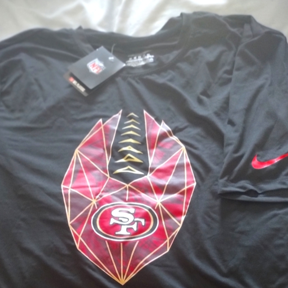 Nike 49ers Tshirt new with tags says 4xl but fits like a 2xl